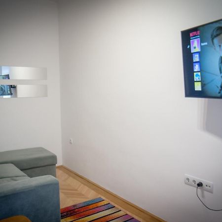 Lovely Central Apartment With Free Parking, Koezponthoz Koezeli 3 Szobas Lakas Дьор Екстериор снимка