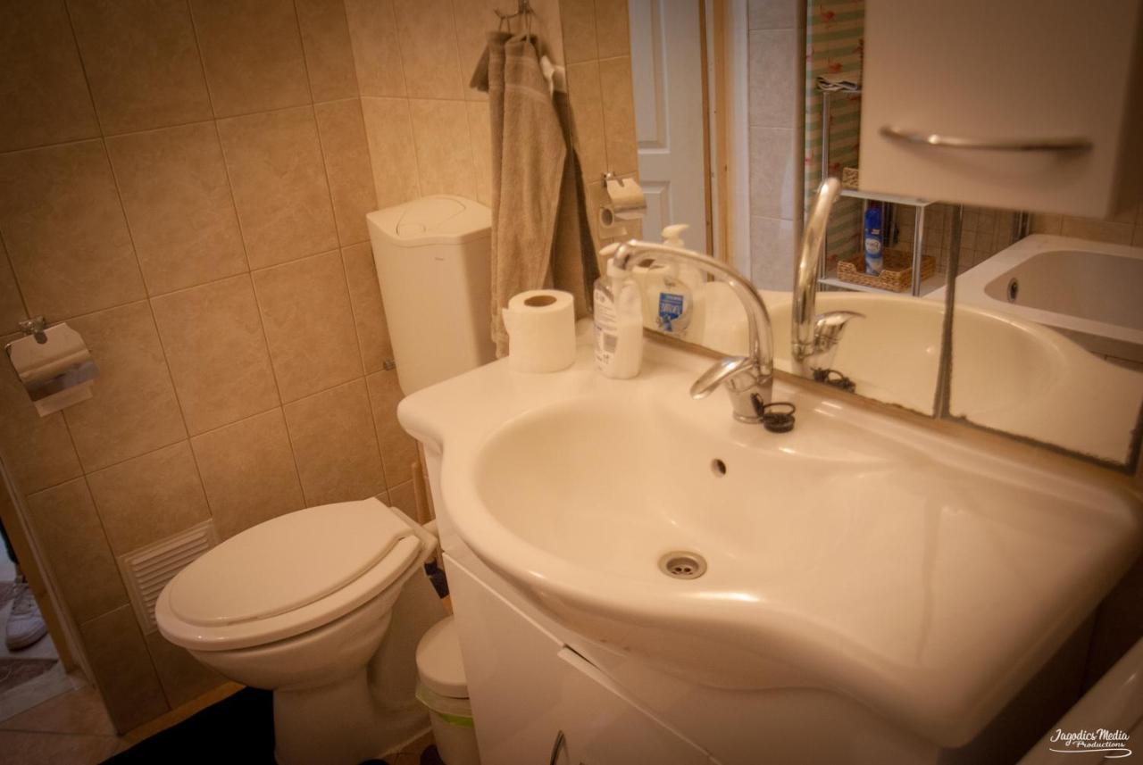 Lovely Central Apartment With Free Parking, Koezponthoz Koezeli 3 Szobas Lakas Дьор Екстериор снимка