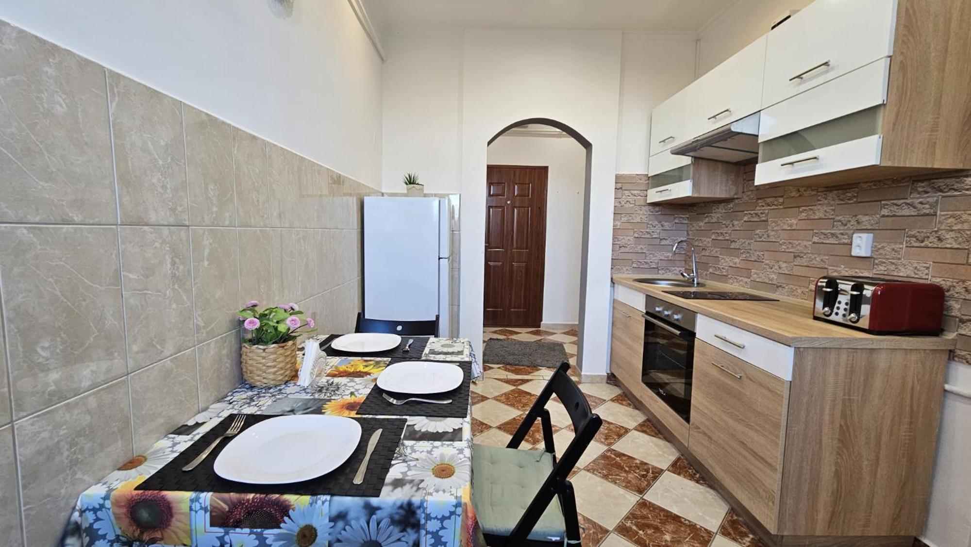 Lovely Central Apartment With Free Parking, Koezponthoz Koezeli 3 Szobas Lakas Дьор Екстериор снимка