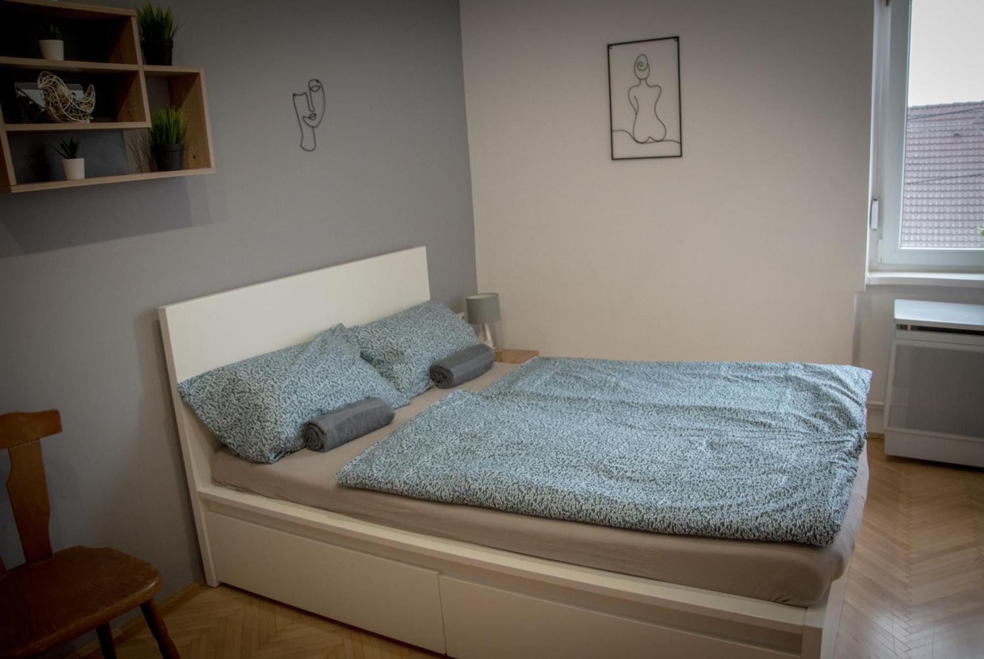 Lovely Central Apartment With Free Parking, Koezponthoz Koezeli 3 Szobas Lakas Дьор Екстериор снимка