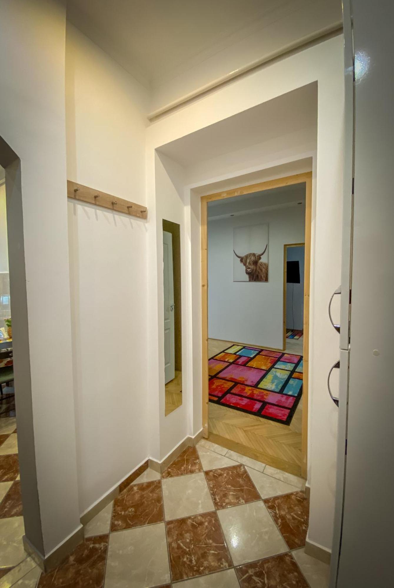 Lovely Central Apartment With Free Parking, Koezponthoz Koezeli 3 Szobas Lakas Дьор Екстериор снимка