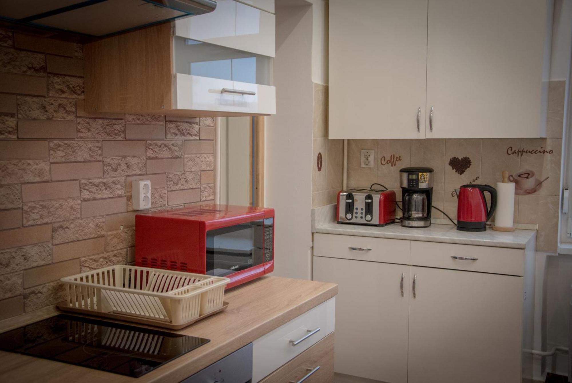 Lovely Central Apartment With Free Parking, Koezponthoz Koezeli 3 Szobas Lakas Дьор Екстериор снимка