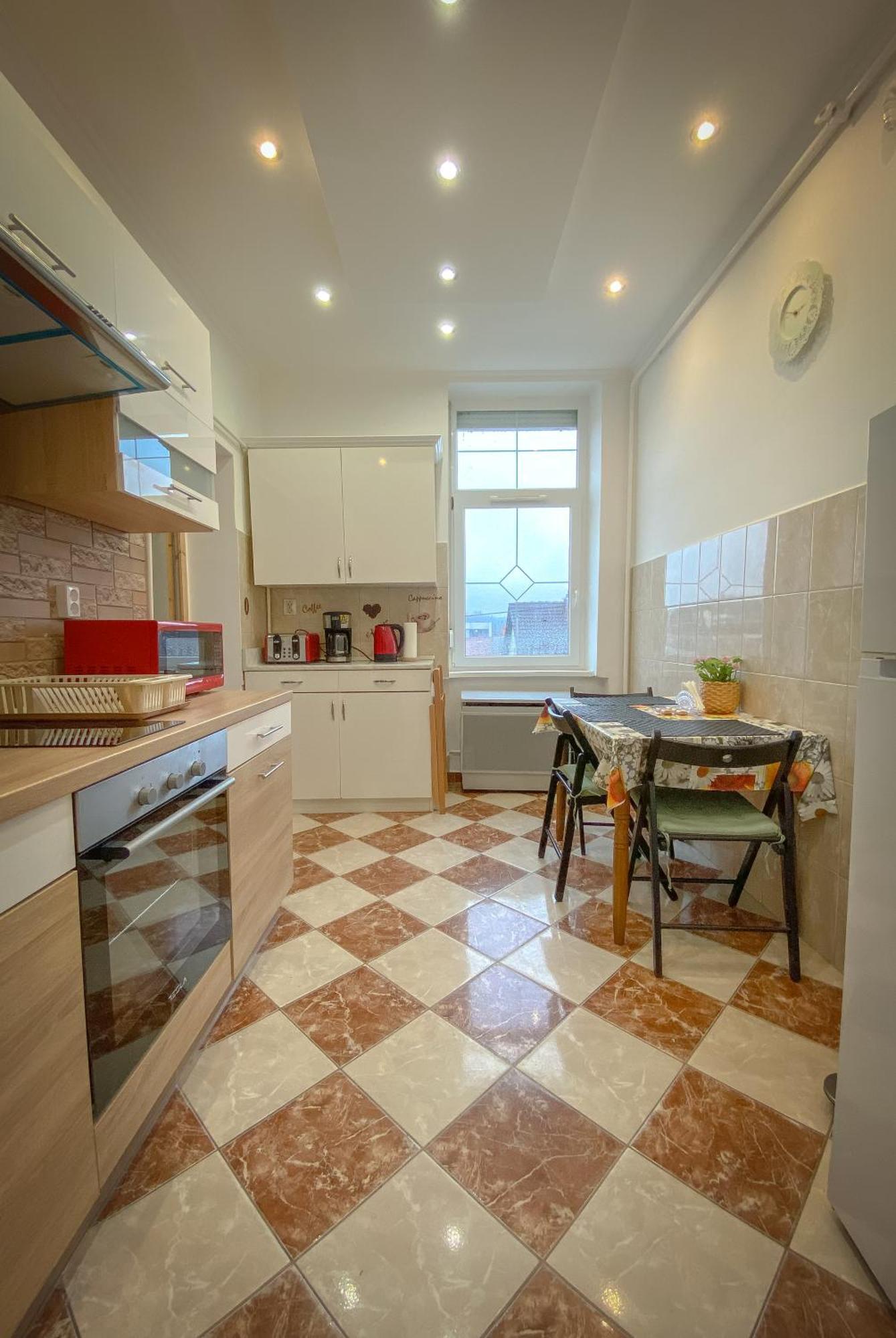Lovely Central Apartment With Free Parking, Koezponthoz Koezeli 3 Szobas Lakas Дьор Екстериор снимка