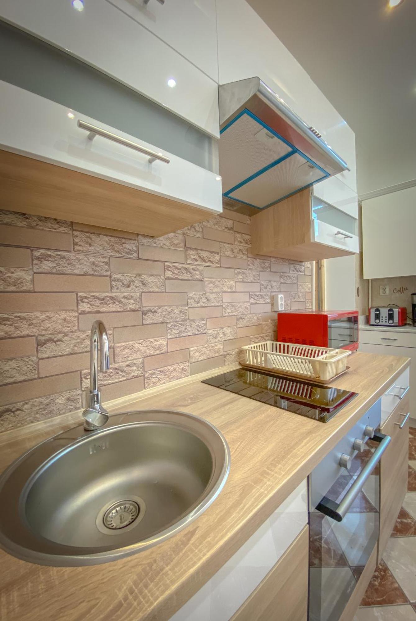 Lovely Central Apartment With Free Parking, Koezponthoz Koezeli 3 Szobas Lakas Дьор Екстериор снимка