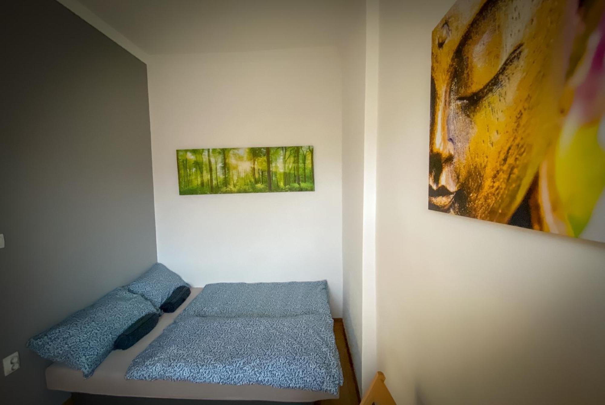 Lovely Central Apartment With Free Parking, Koezponthoz Koezeli 3 Szobas Lakas Дьор Екстериор снимка